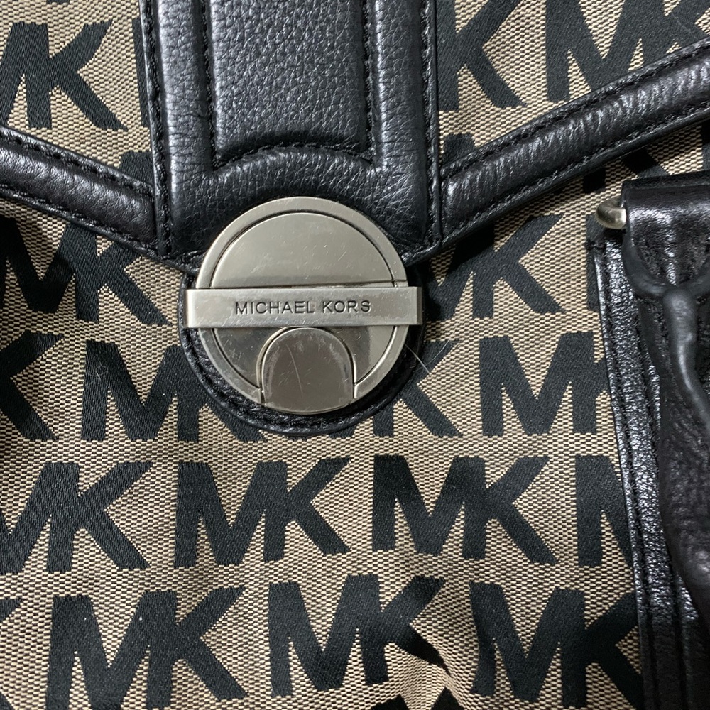 Medium size Black and Tan Michael Kors purse.  Gently used.  Bought on posh mark